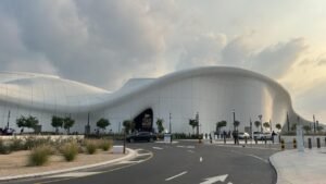 TeamLabs-Phenomena-Museum-Building-White-Curved